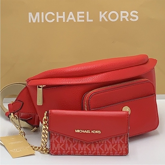 MICHAEL KORS
Maisie Large Pebbled Leather 2-in-1 Sling Pack
Bright Red - Picture 13 of 14